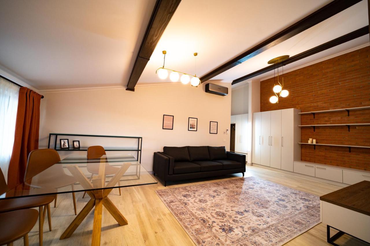 First Apartments Focşani 외부 사진
